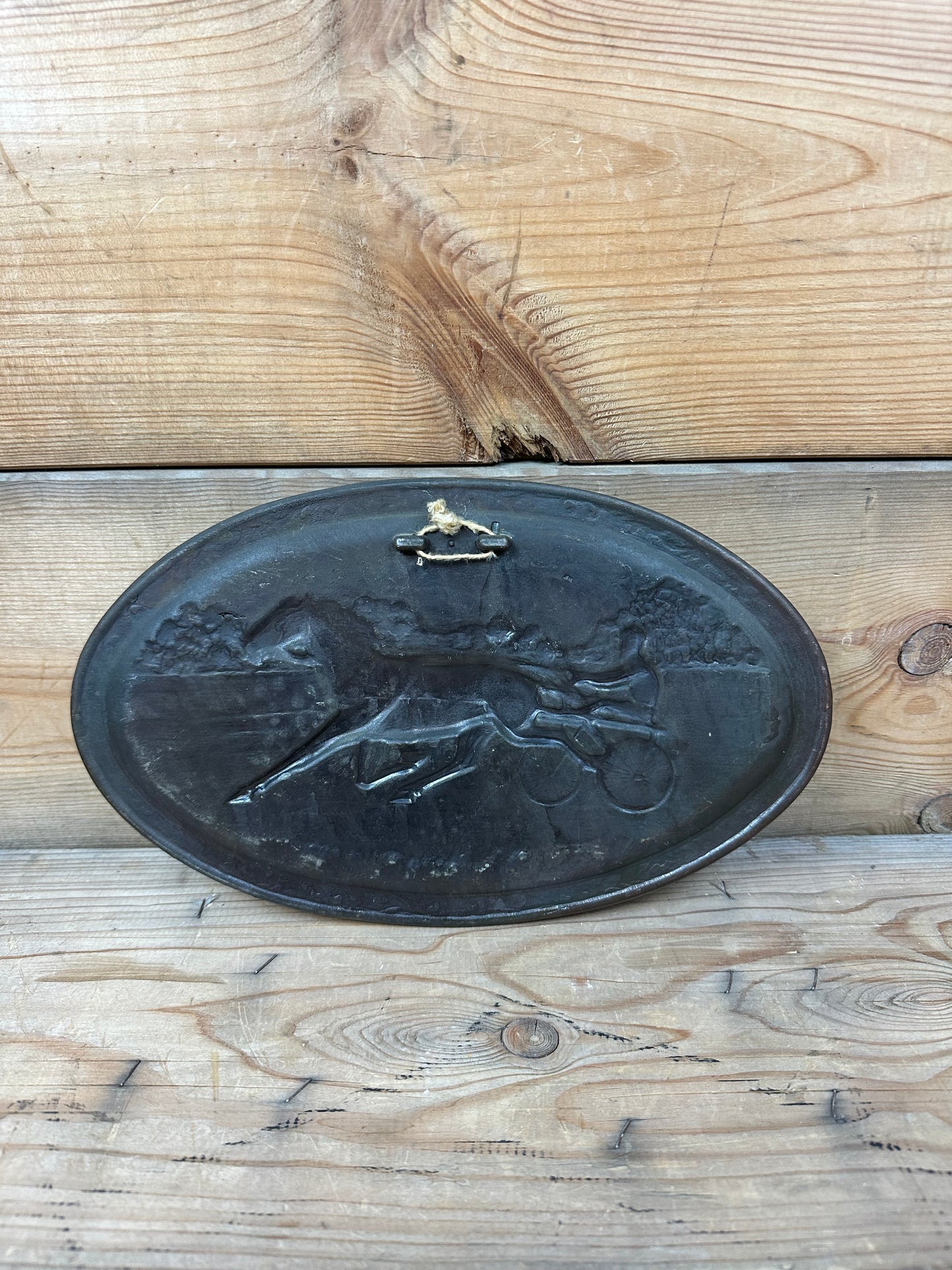 Metal plate til ophæng