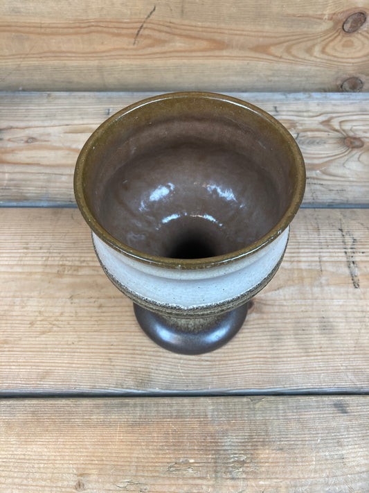 Keramik vase på fod