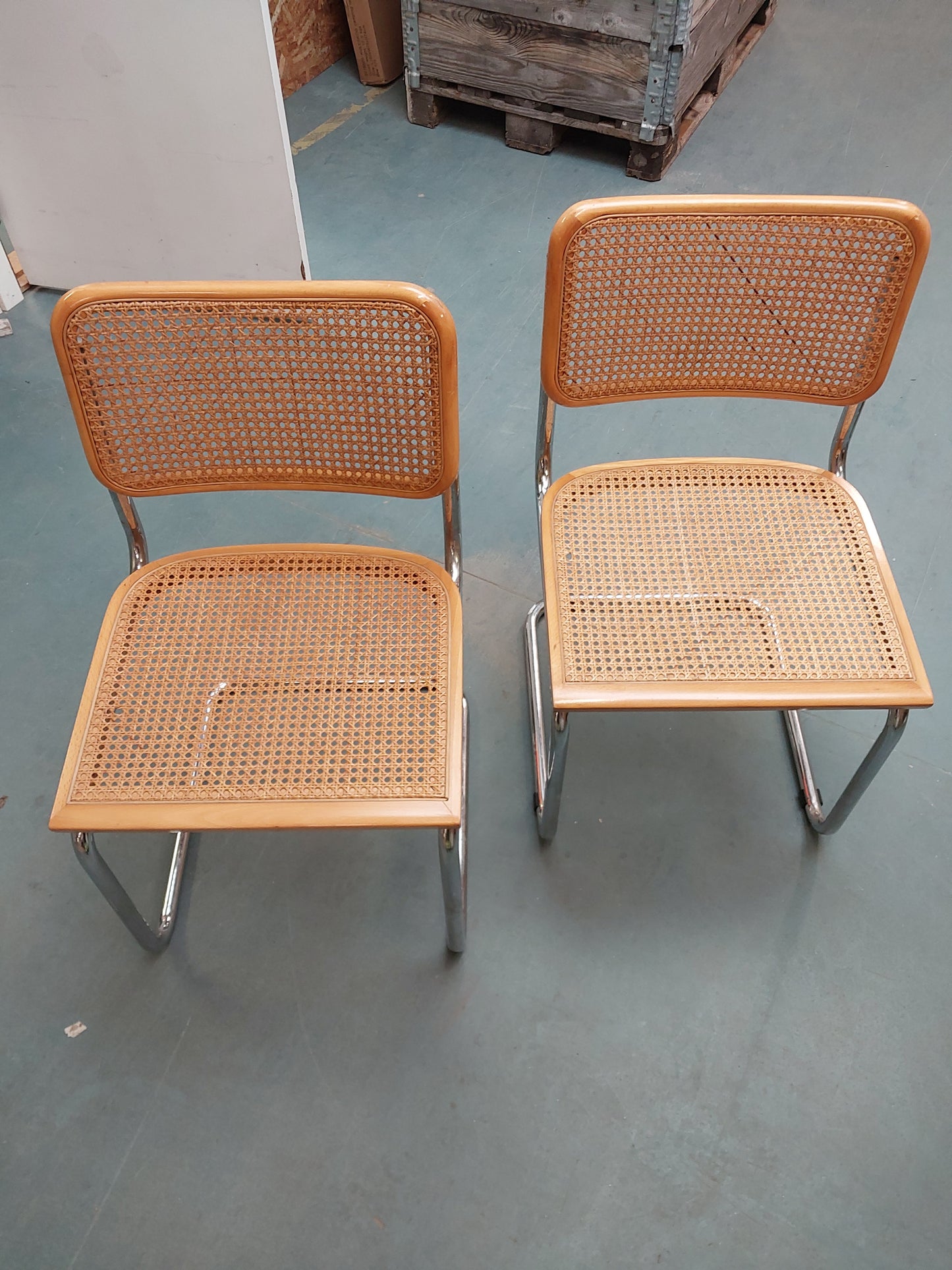 2 Stole. OBS! Denne vare sendes ikke via GLS.