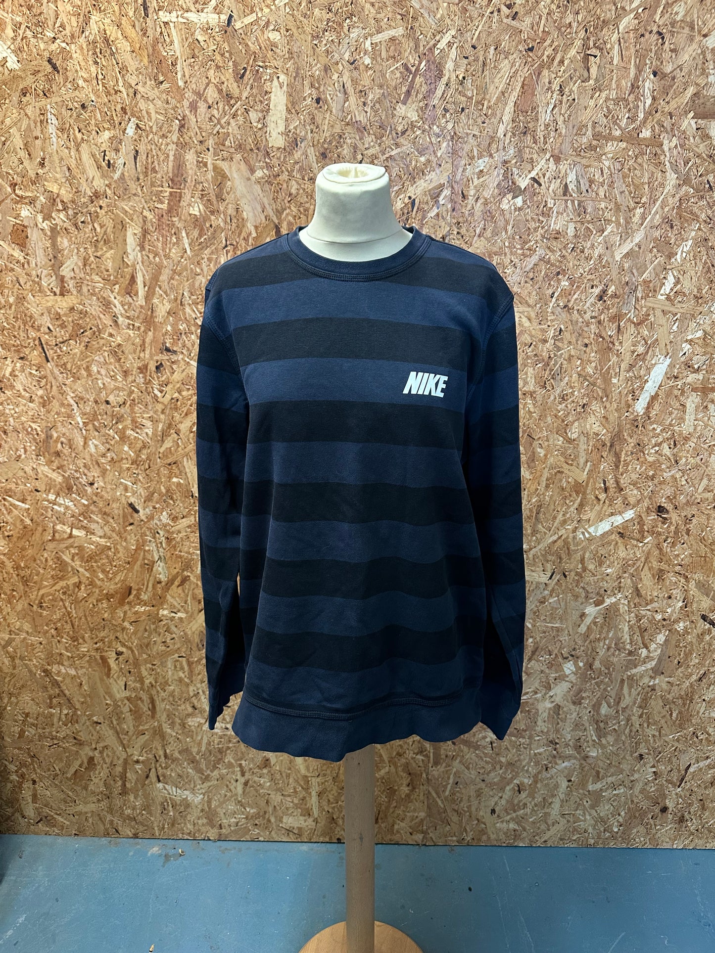 Nike sweatshirt str. L.