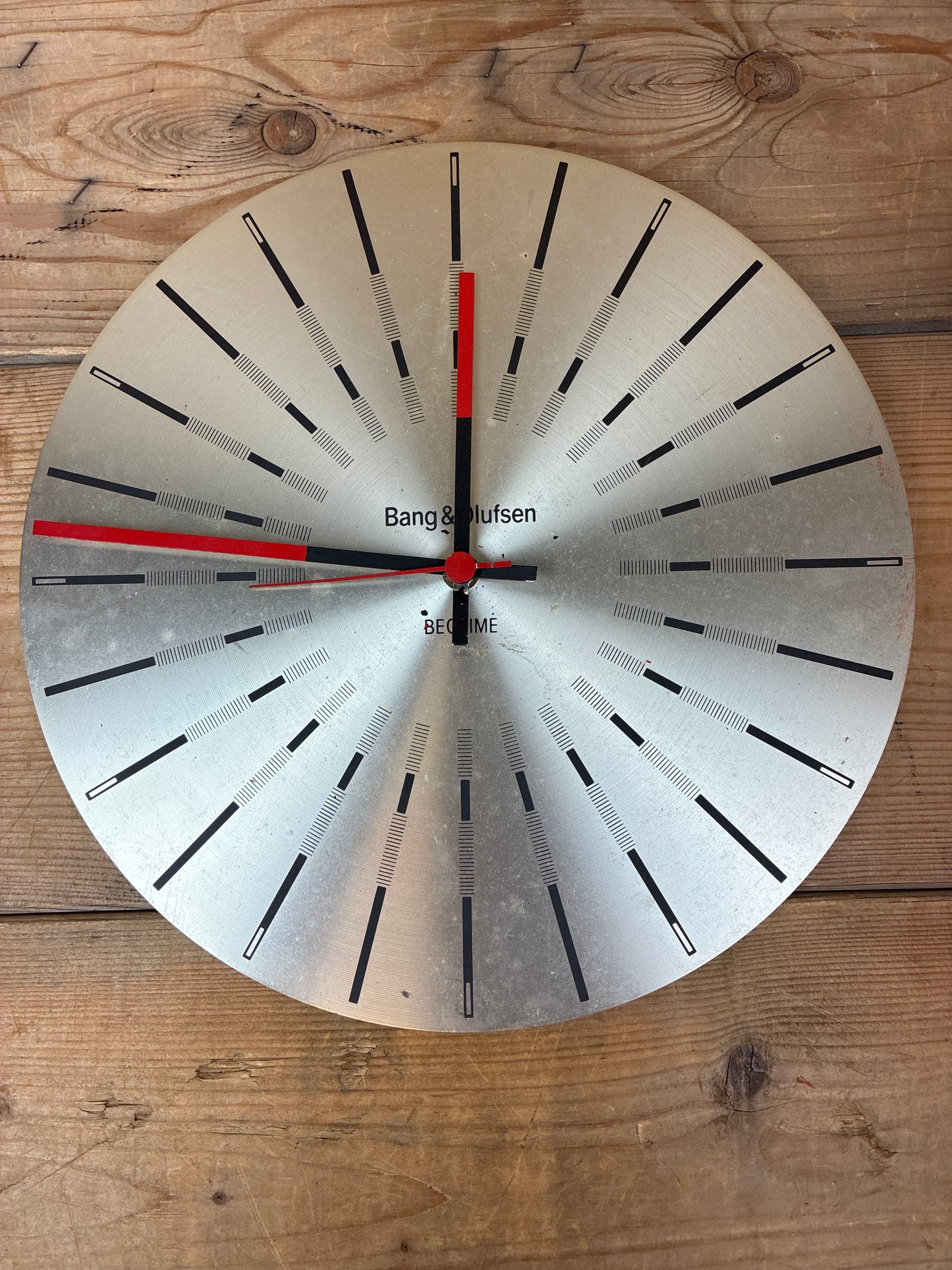 Vægur Bang og Olufsen