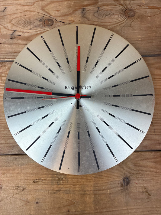 Vægur Bang og Olufsen