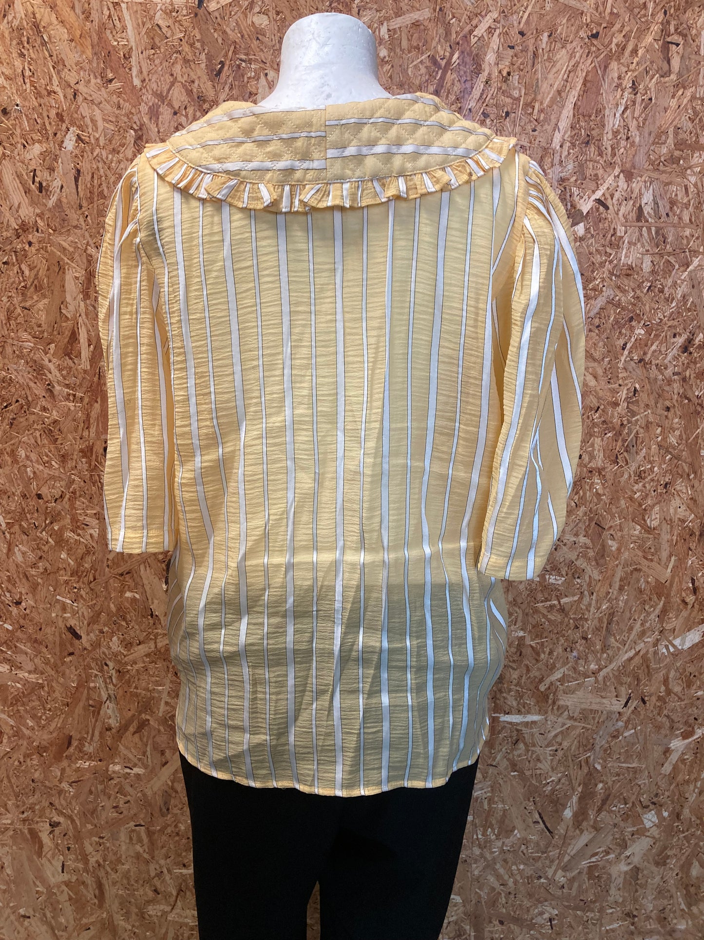 Gul t-shirt str. M/L.