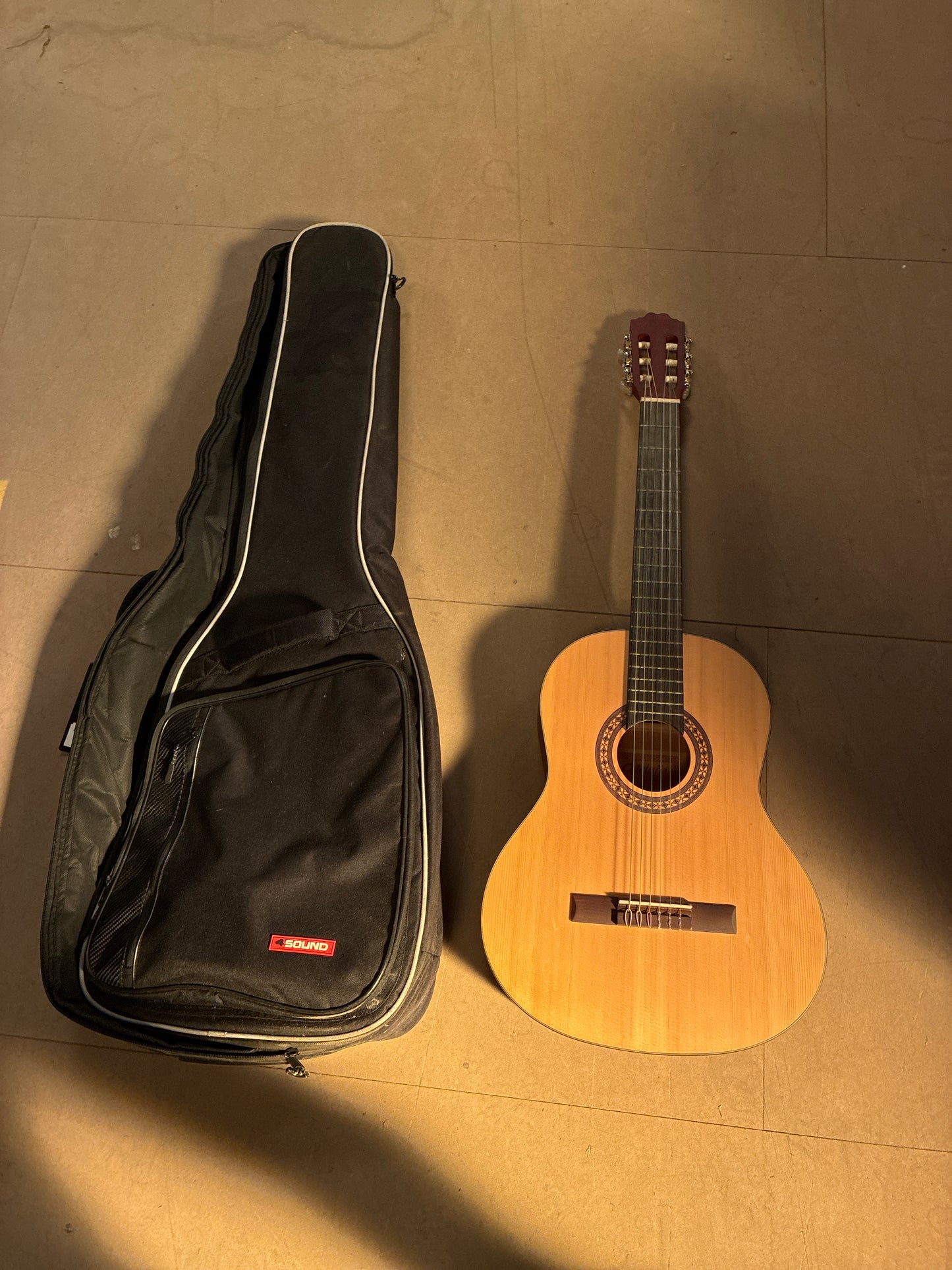 Guitar med taske