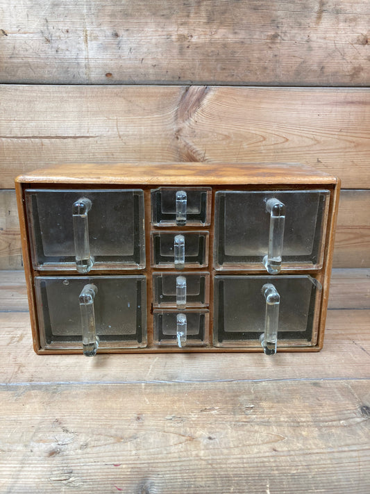 Træ hylde med glasskuffer