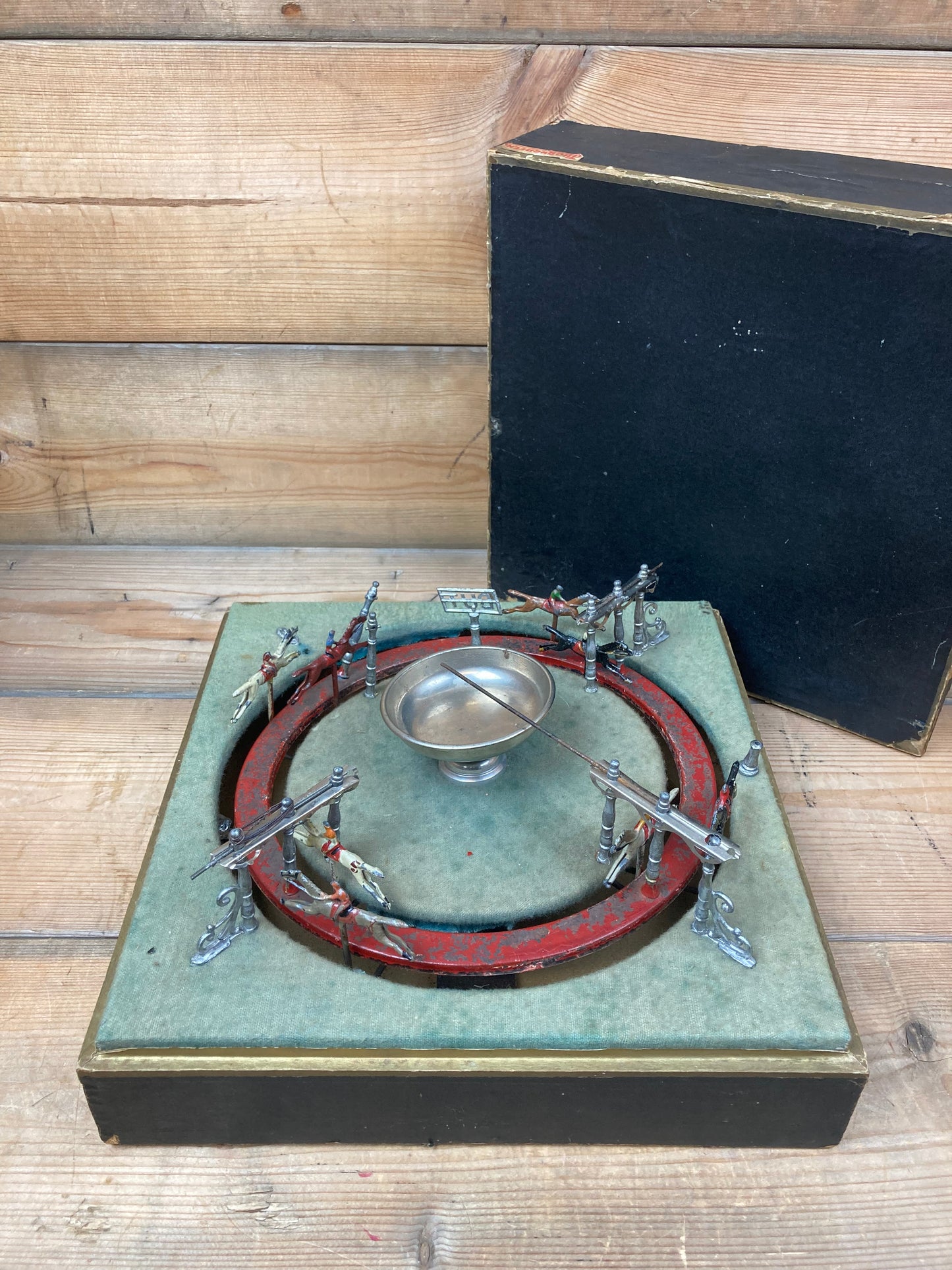 Drejende hestevæddeløbs bane