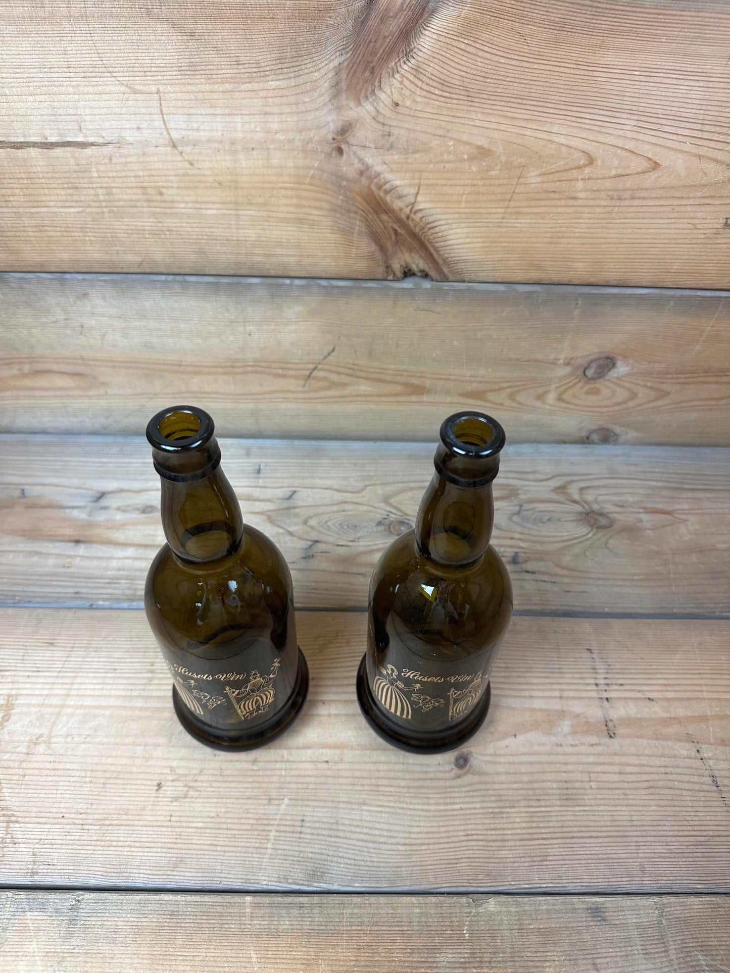 2 stk. Holmegaard flasker "Husets vin "Glas