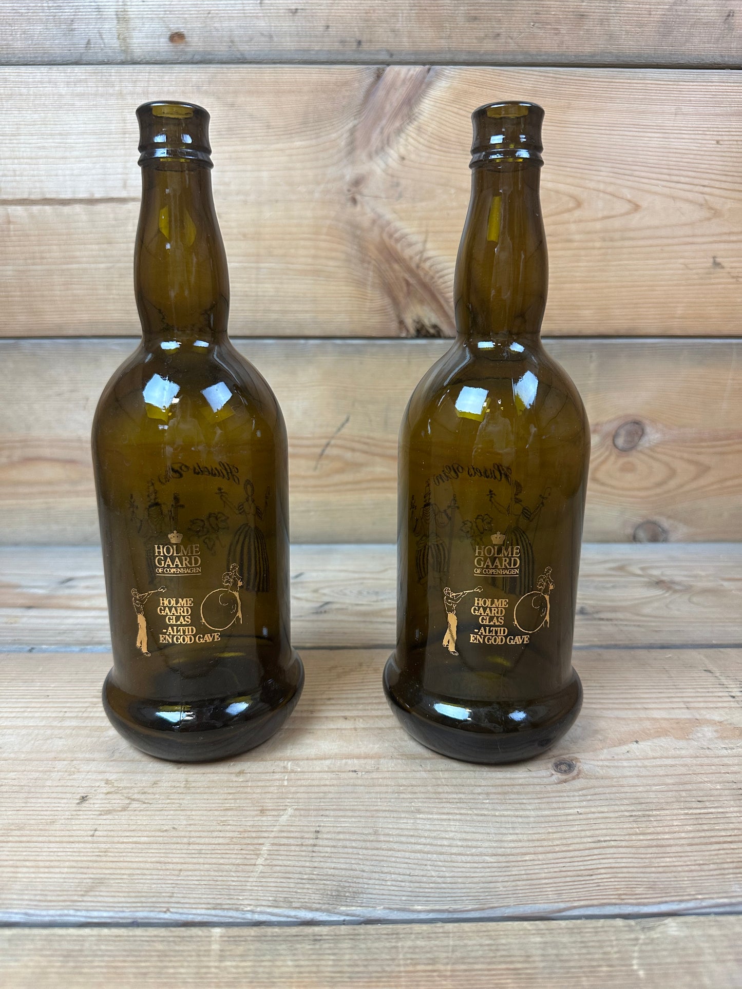 2 stk. Holmegaard flasker "Husets vin "Glas