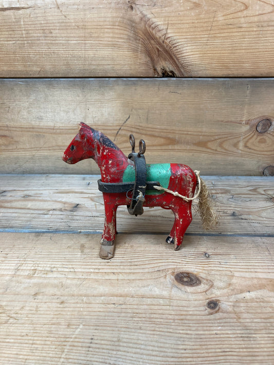 Rød hestefigur