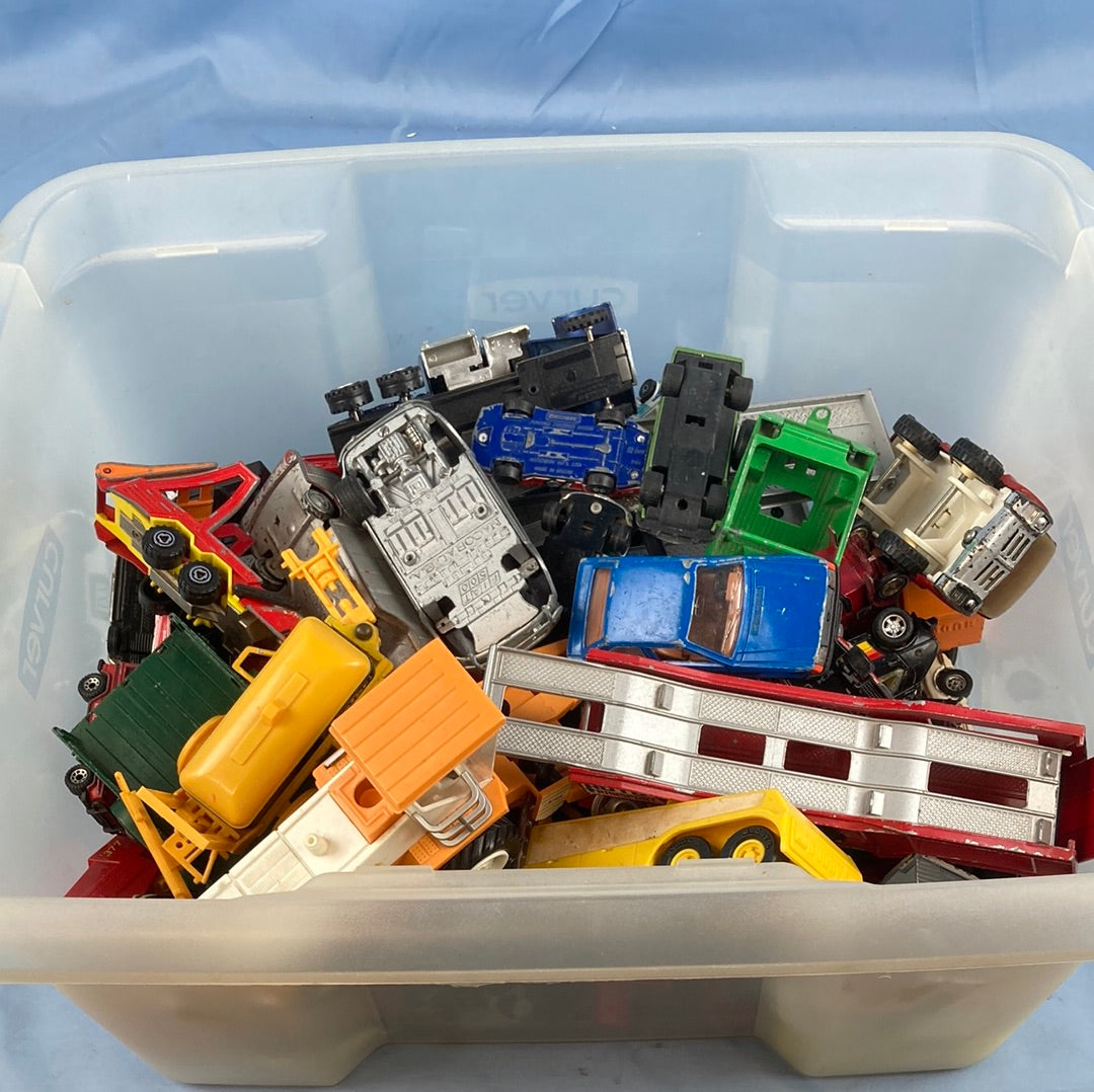 Blandet kasse m. legetøjsbiler