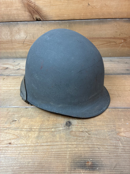 Militær hjelm
