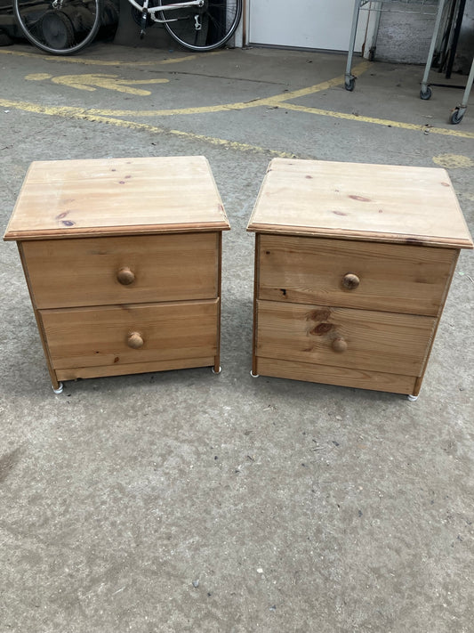 Sengeborde. OBS! Denne vare sendes ikke via GLS.