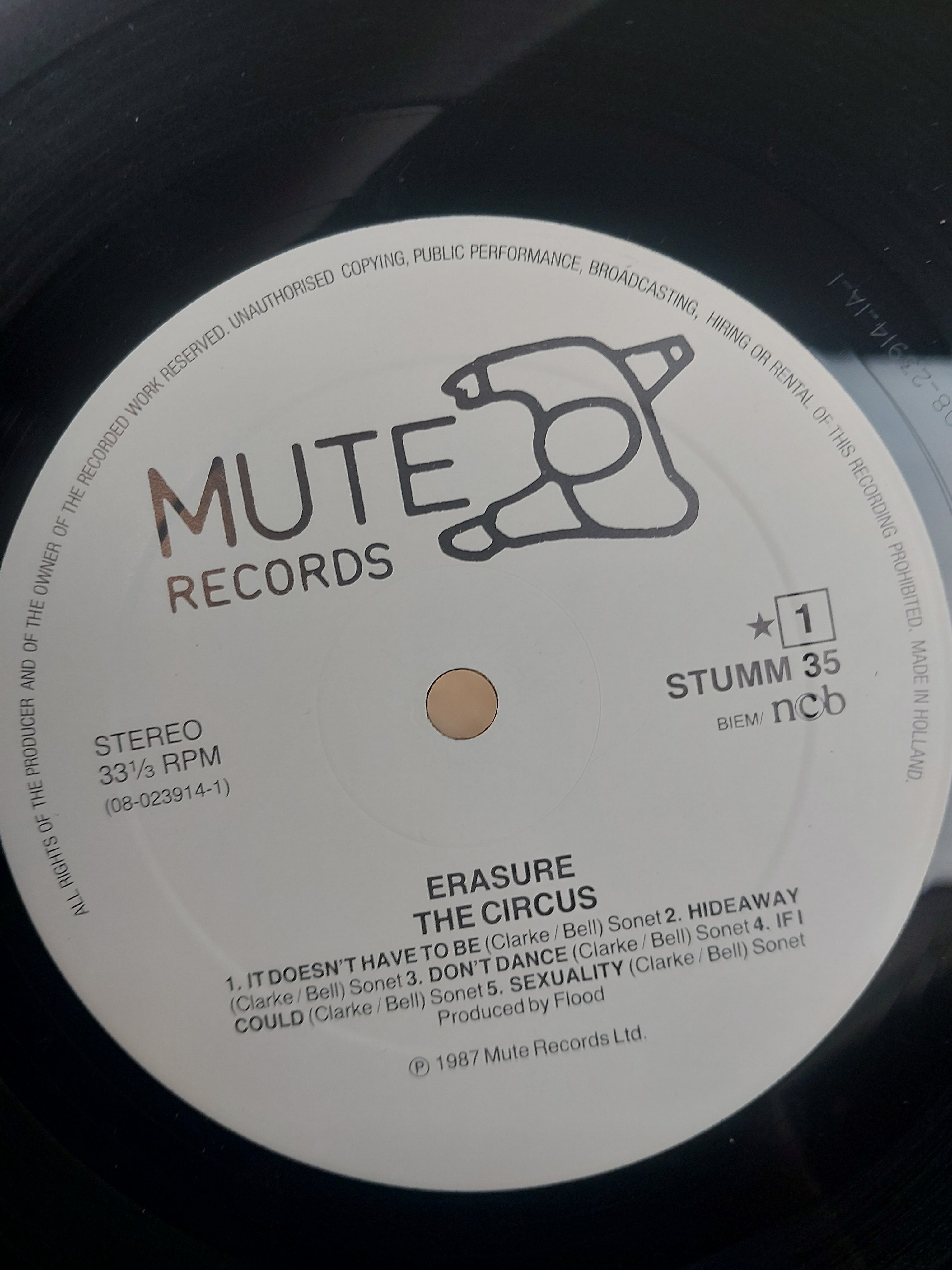 Lp - Erasure