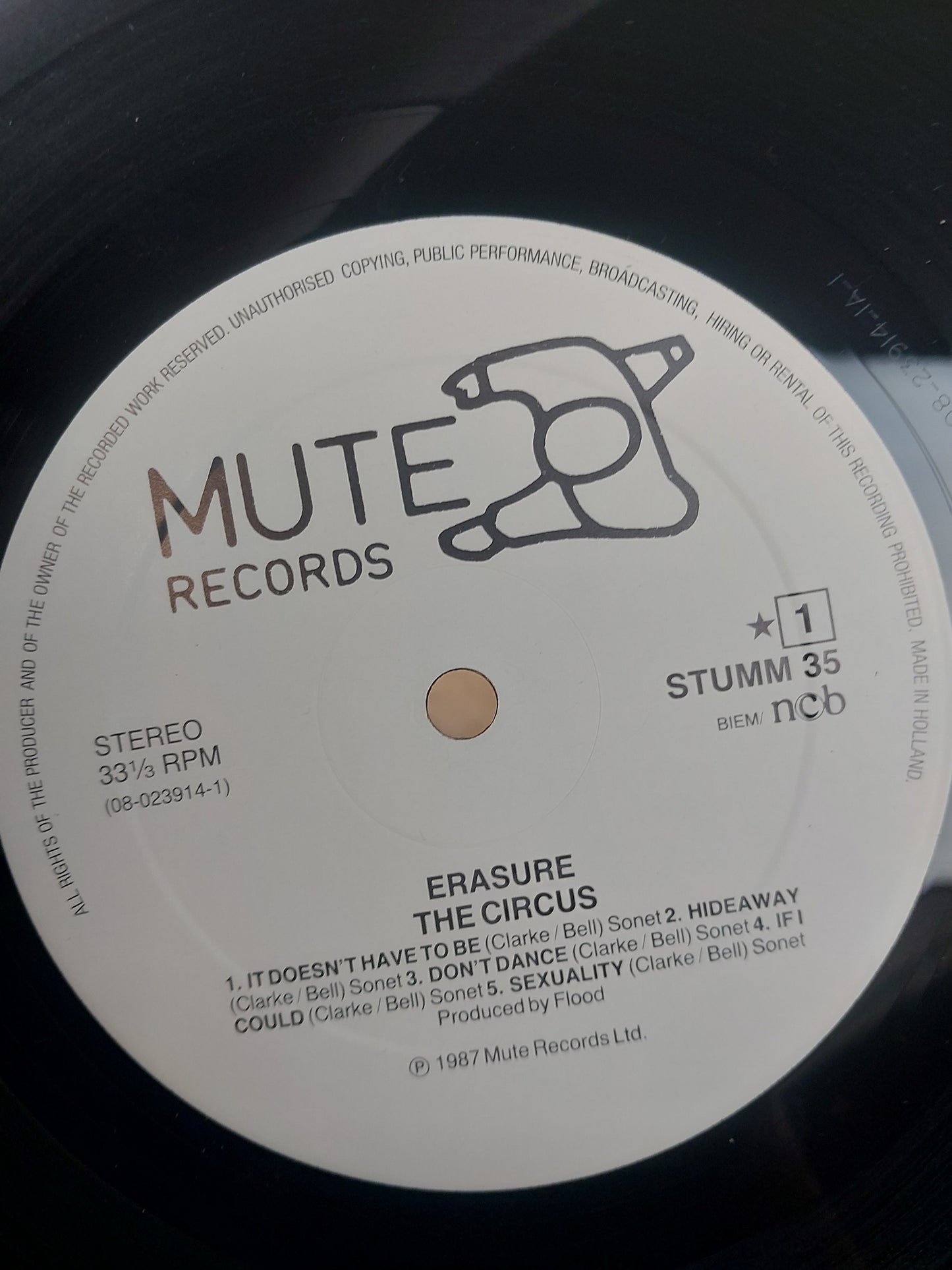 Lp - Erasure