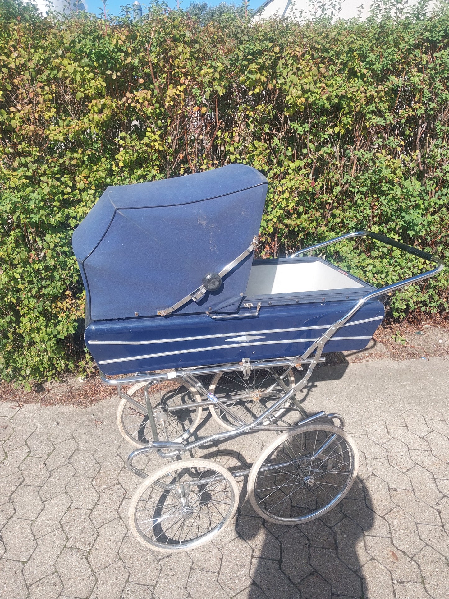 Odder retro barnevogn. OBS! Denne vare sendes ikke via GLS.