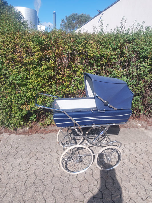 Odder retro barnevogn. OBS! Denne vare sendes ikke via GLS.
